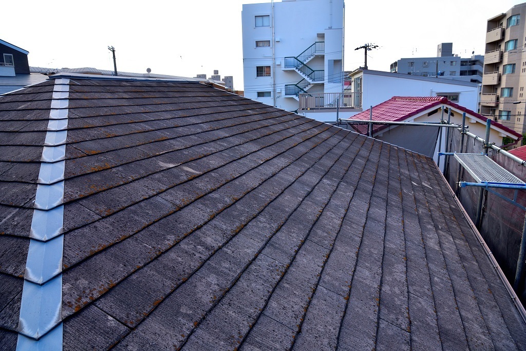 高圧洗浄前の屋根