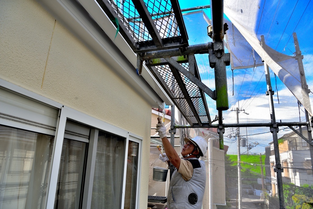 軒先鼻隠し塗装