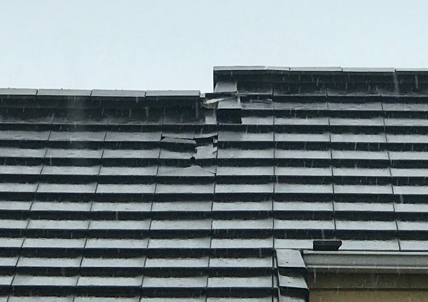 葺き替え前のモニエル瓦屋根
