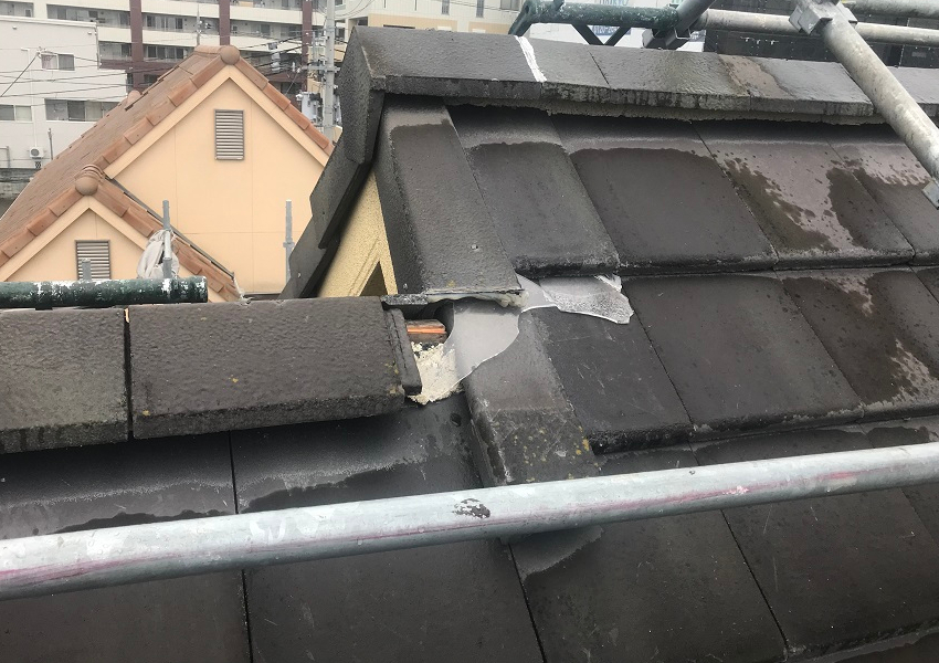 葺き替え前のモニエル瓦屋根