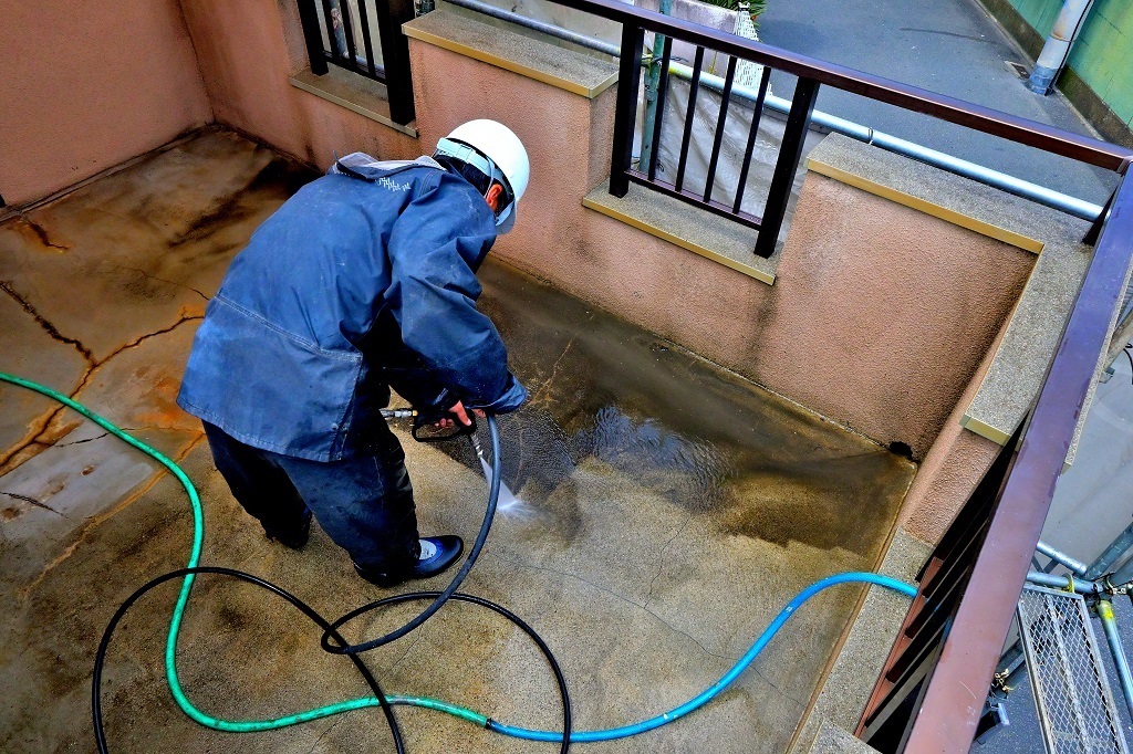 ベランダ土間の高圧洗浄