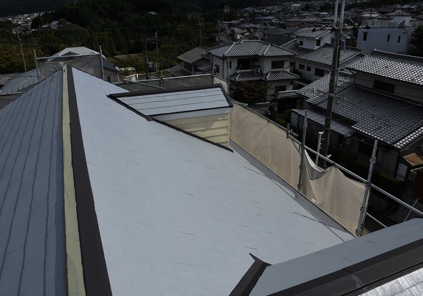 2カラーベスト屋根下塗り塗装2回目