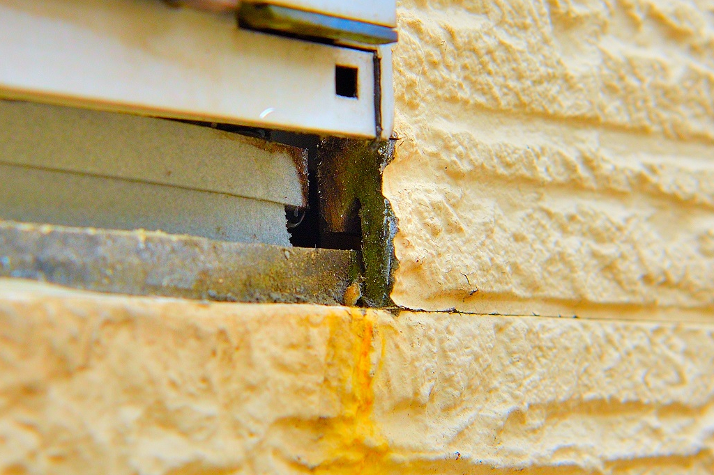 窓枠の雨漏り