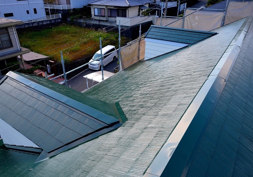 カラーベスト屋根塗装工事上塗り