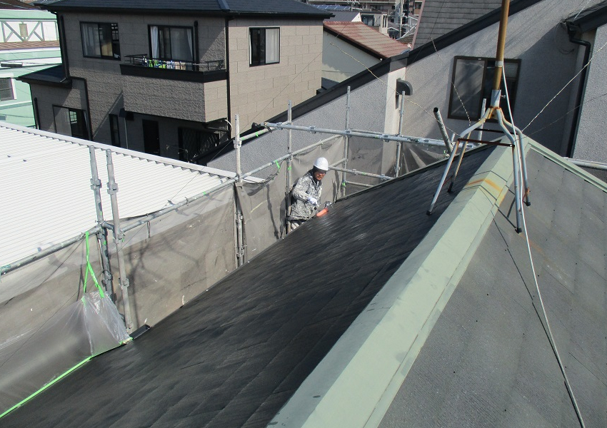 屋根下塗り