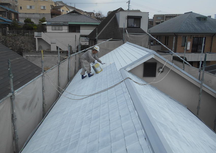 カラーベスト屋根下塗り塗装2回目